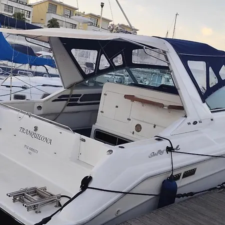 Marina Yatch Experience ספינת מלון