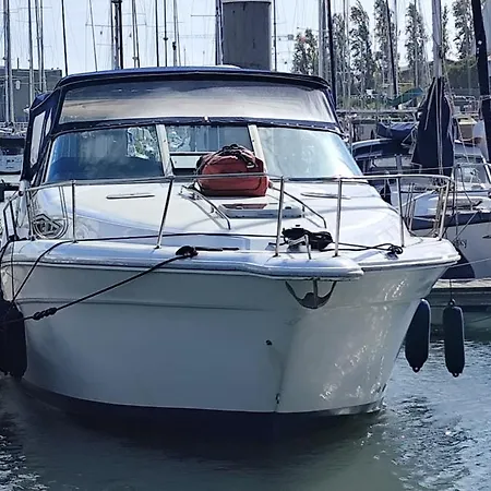 Yatch Boat Hostel *